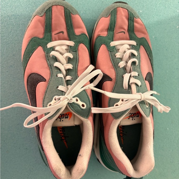 Nike Shoes - Nike Air Max Dawn Women Size 7 Rust Pink Glaze